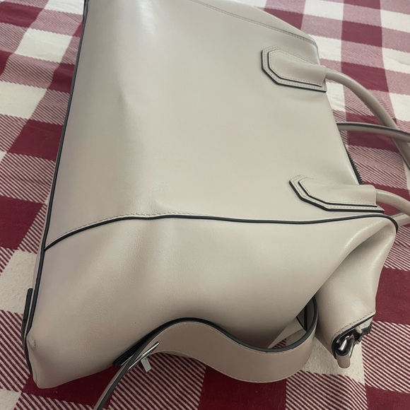 Givenchy Antigona Tote - Picture 6 of 11